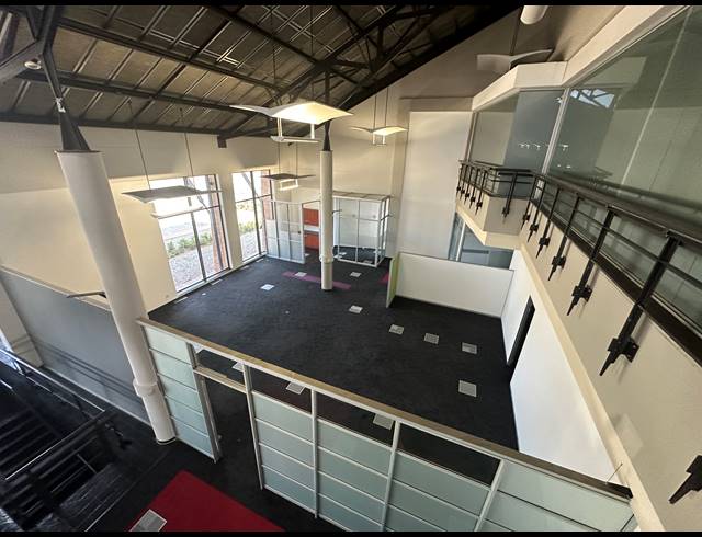 3,888M² OFFICE FOR SALE IN LONGMEADOW